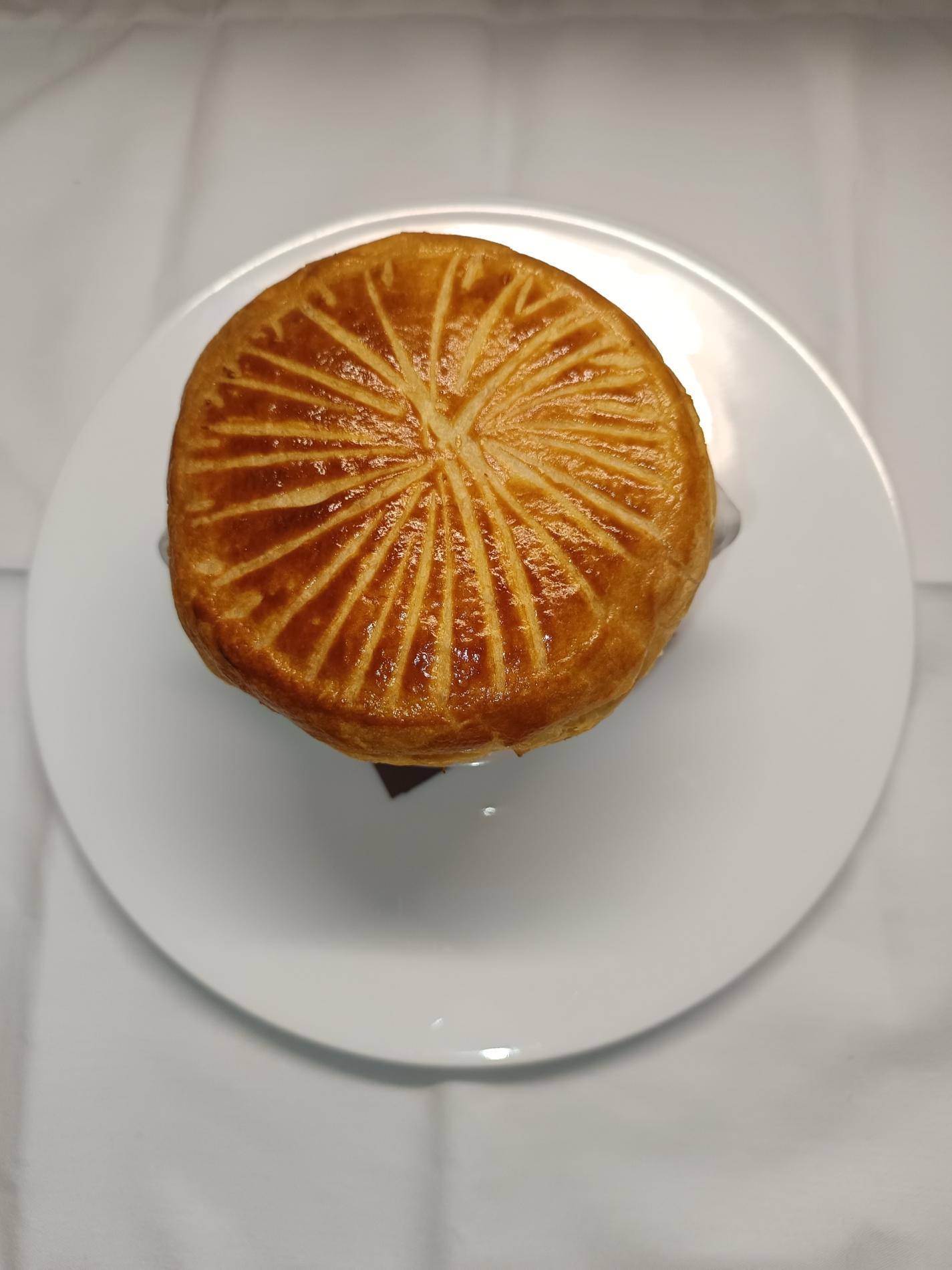 -Cocotte feuilletée poisson de LOIRE (silure) champignons - pommes de terre , sauce noilly prat.