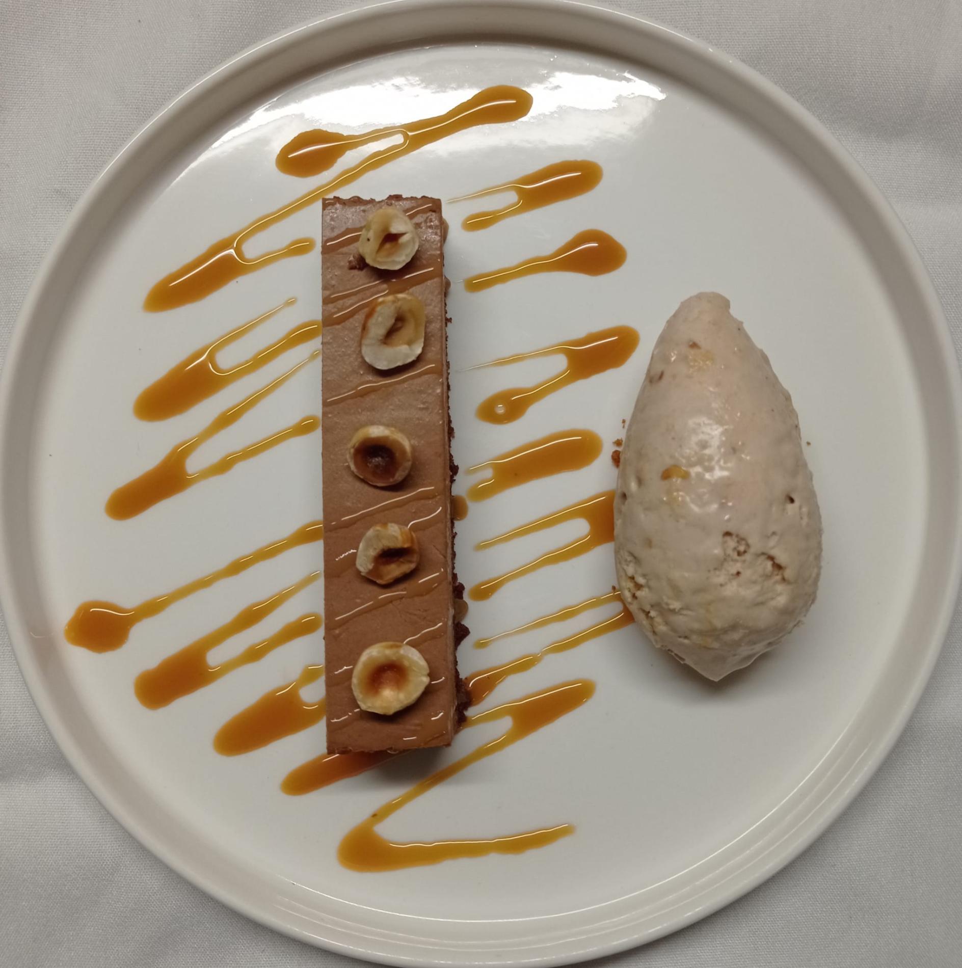-Croustillant chocolat et praliné, glace façon Paris-Brest.